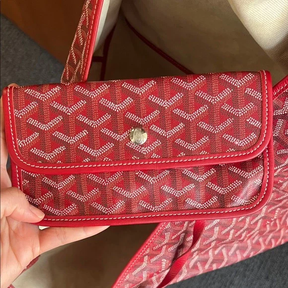 Pre-owned Saint Louis Tote GM
Color: Red / Burgundy tones - Picture 10 of 10